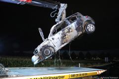 Sachsen / Bannewitz: Am 22.07.2026 kam es gegen 21 Uhr auf der B 170 zu einem Fahrzeugbrand. Zwischen der Boderitzer Straße und der Windbergstraße war ein PKW Renault Megane während der Fahrt in Brand geraten. Als die Freiwillige Feuerwehr Bannewitz eintraf, stand der Wagen lichterloh in Flammen. Der Fahrer hatte sein Auto rechtzeitig und unverletzt verlassen. Mit Wasser und Schaum löschten die Feuerwehrleute den Brand. Der Renault brannte aus. Wegen des Brandes war die Bundesstraße 170 gesperrt.